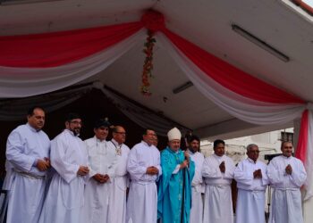 10 VARONES  ADMITIDOS AL DIACONADO PERMANENTE