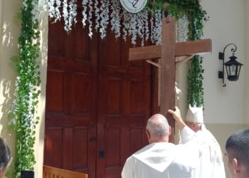 EL OBISPO ABRIÓ LA PUERTA SANTA EN LA CATEDRAL Y EN EL SANTUARIO DE RIO BLANCO