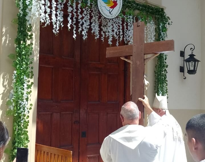 EL OBISPO ABRIÓ LA PUERTA SANTA EN LA CATEDRAL Y EN EL SANTUARIO DE RIO BLANCO