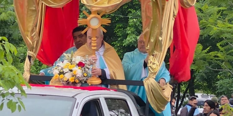 RÍO BLANCO: MILES DE FIELES RENOVARON SU FE JUNTO A LA VIRGEN EN LA PEREGRINACIÓN DE LOS ENFERMOS EN EL DÍA DE LA MADRE
